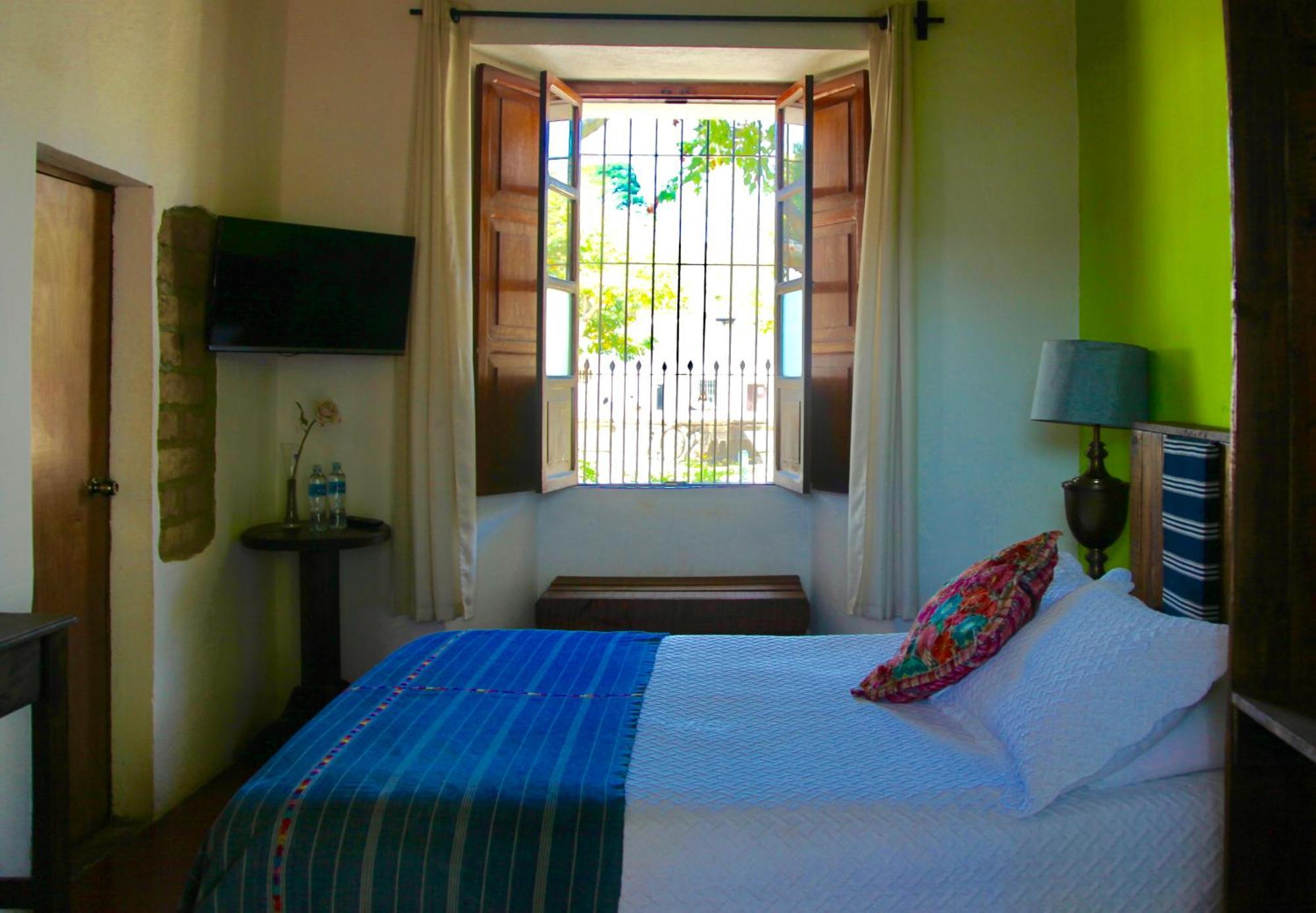Hostal Antigueeno Antigua Exterior photo