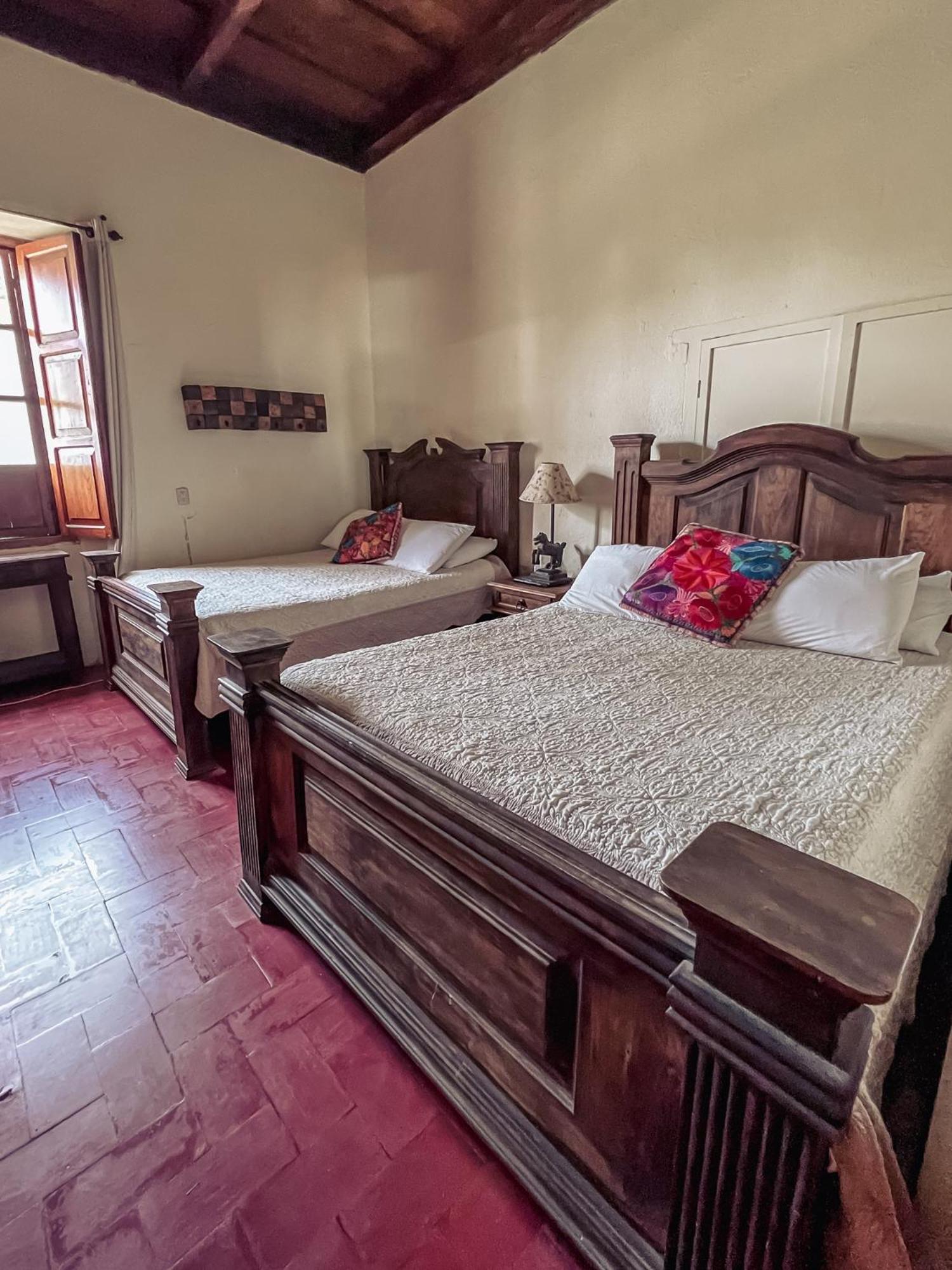 Hostal Antigueeno Antigua Exterior photo