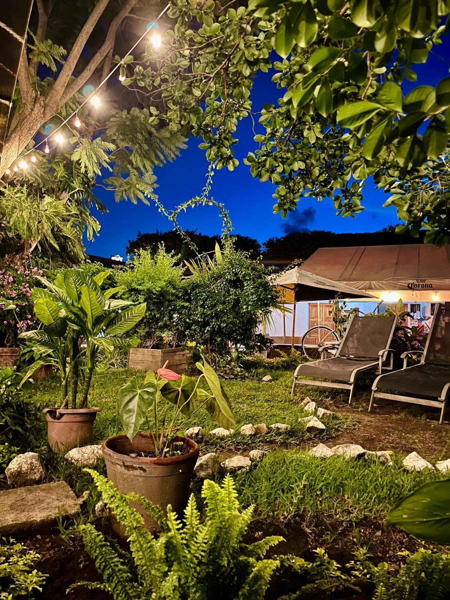 Hostal Antigueeno Antigua Exterior photo