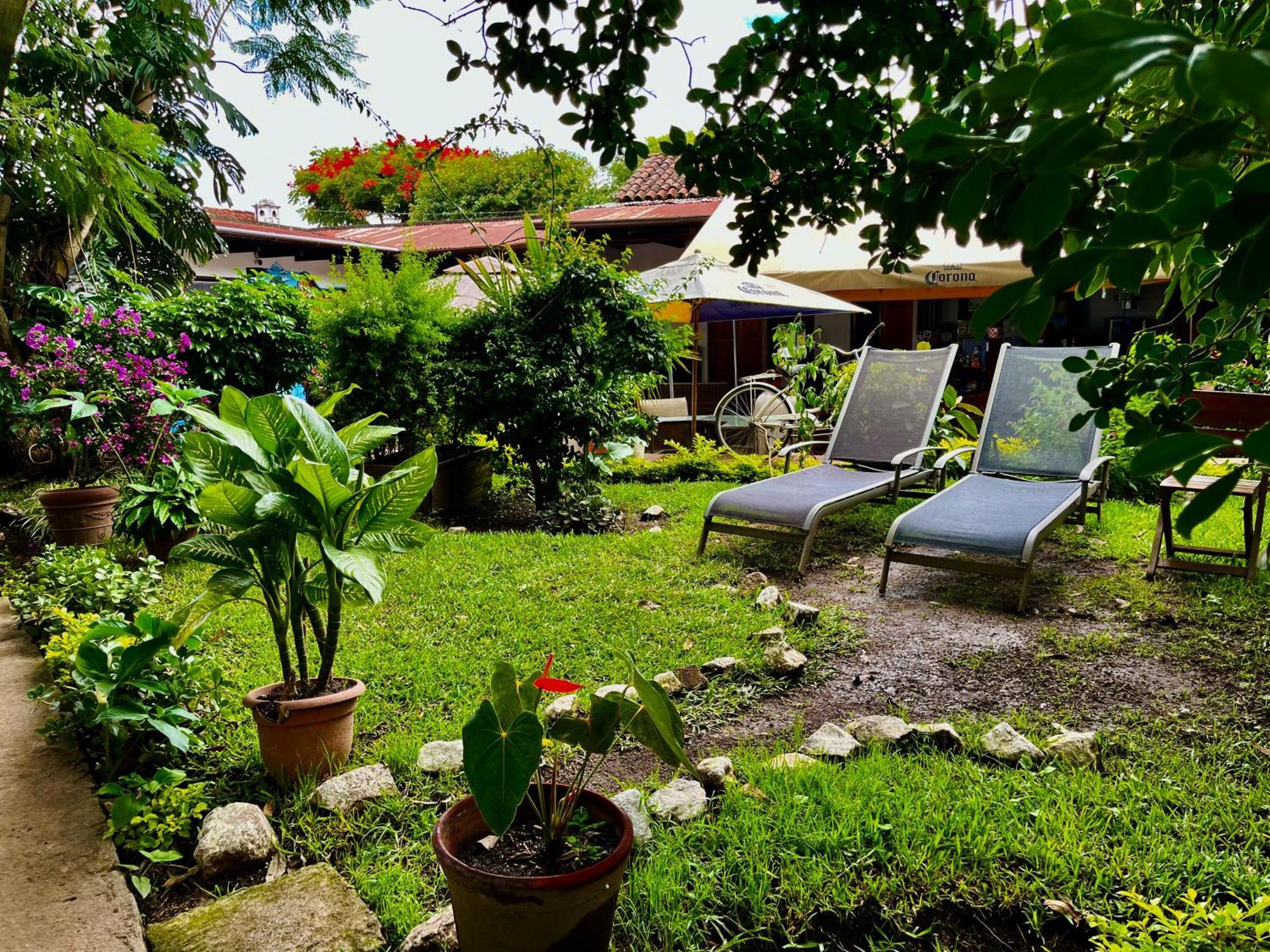 Hostal Antigueeno Antigua Exterior photo