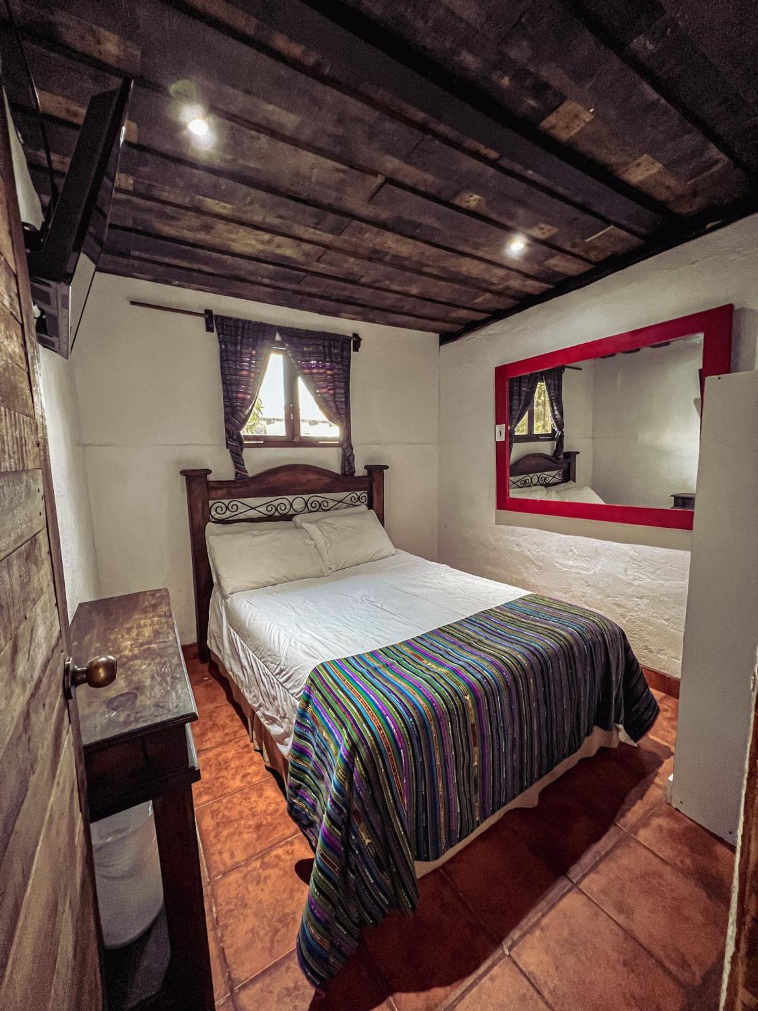 Hostal Antigueeno Antigua Exterior photo