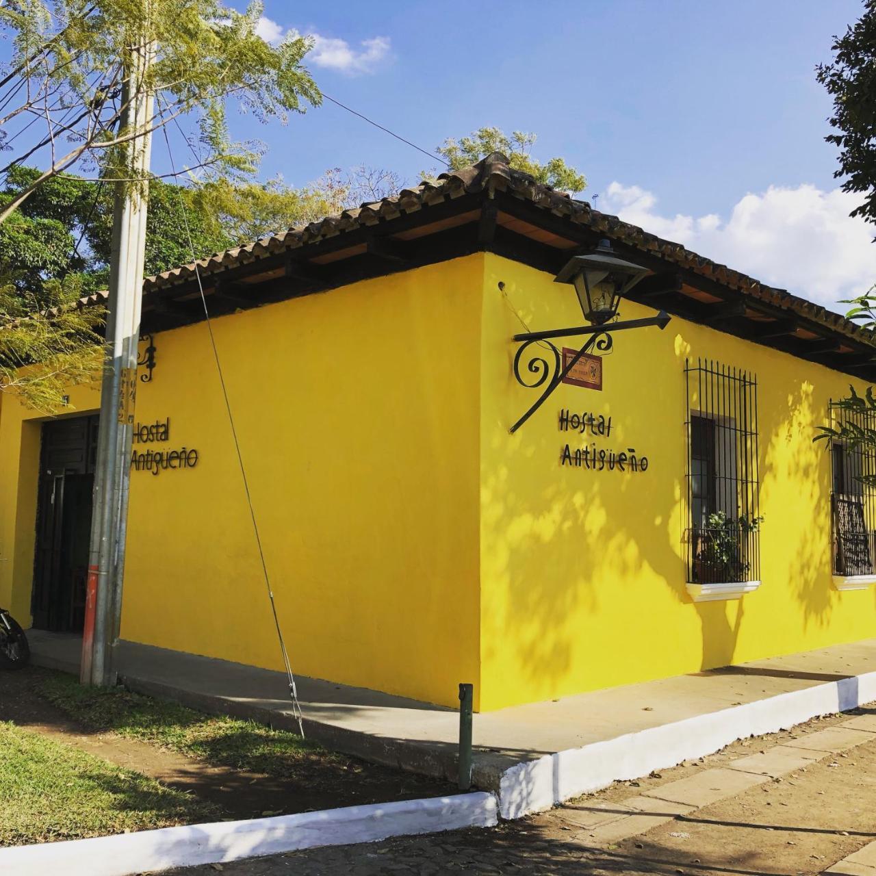 Hostal Antigueeno Antigua Exterior photo